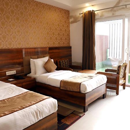 Airport Hotel Нью-Дели Экстерьер фото