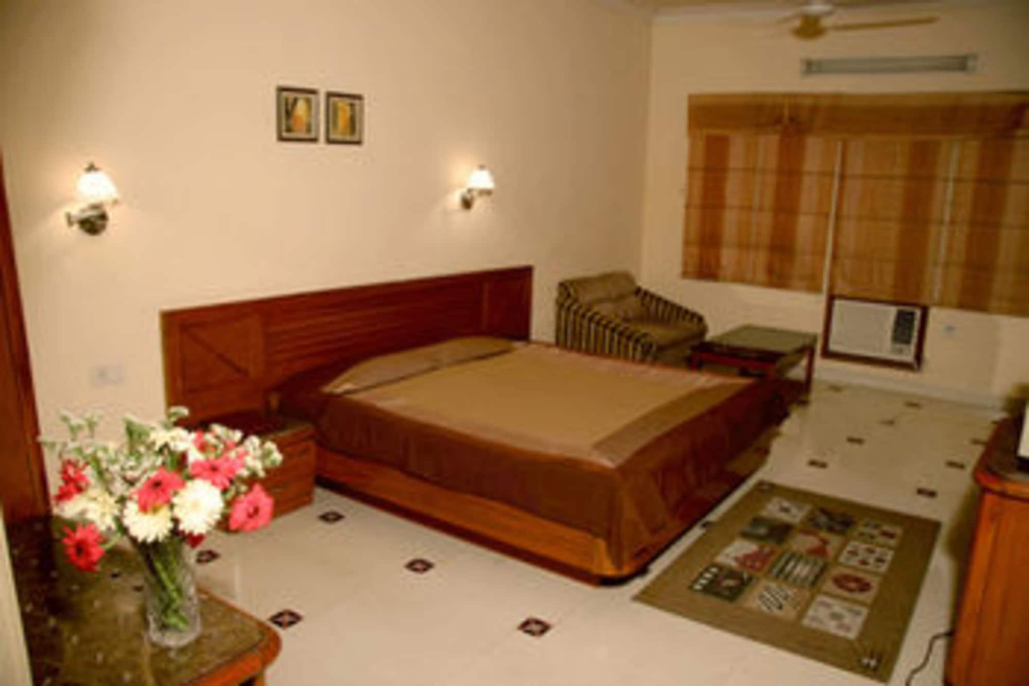 Airport Hotel Нью-Дели Экстерьер фото