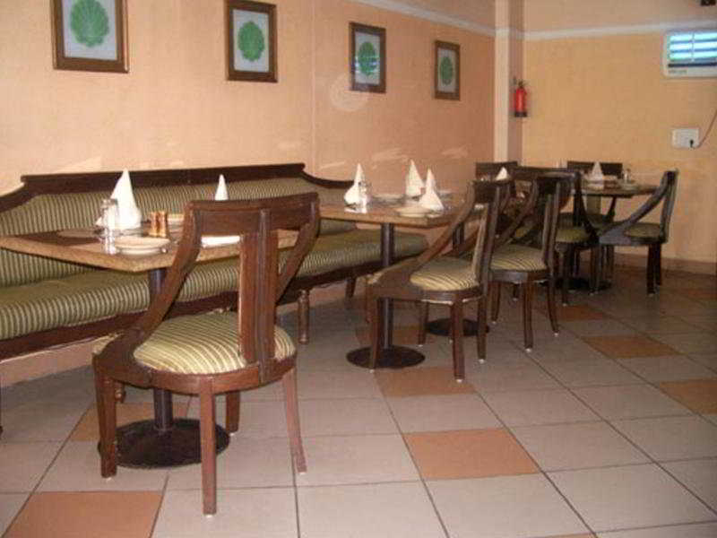 Airport Hotel Нью-Дели Экстерьер фото