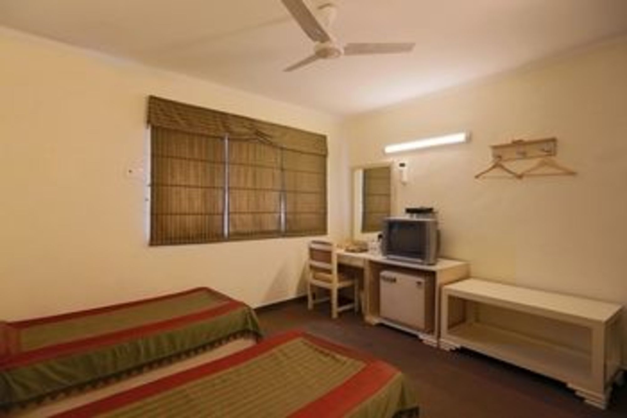 Airport Hotel Нью-Дели Экстерьер фото
