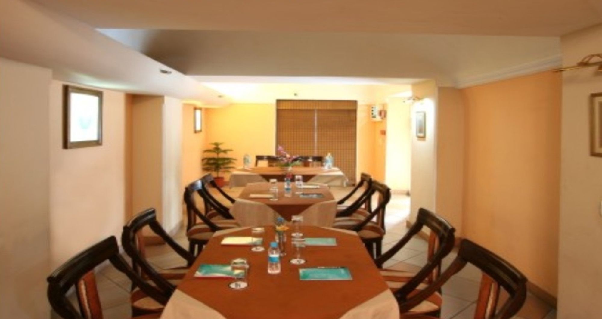 Airport Hotel Нью-Дели Экстерьер фото